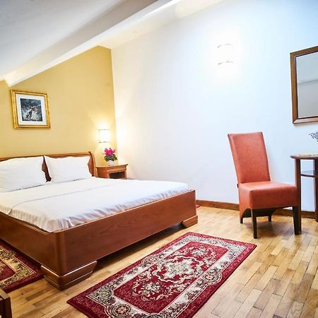 בוקרשט Cozy Attic Room VI מראה חיצוני תמונה