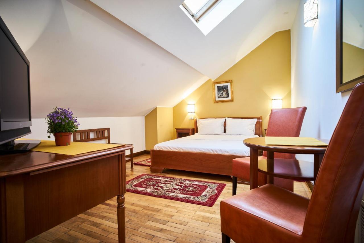 בוקרשט Cozy Attic Room VI מראה חיצוני תמונה