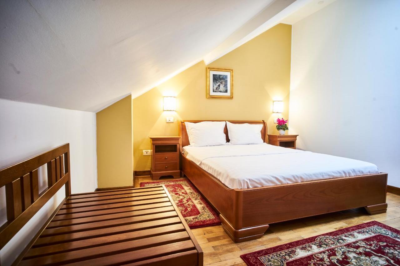 בוקרשט Cozy Attic Room VI מראה חיצוני תמונה