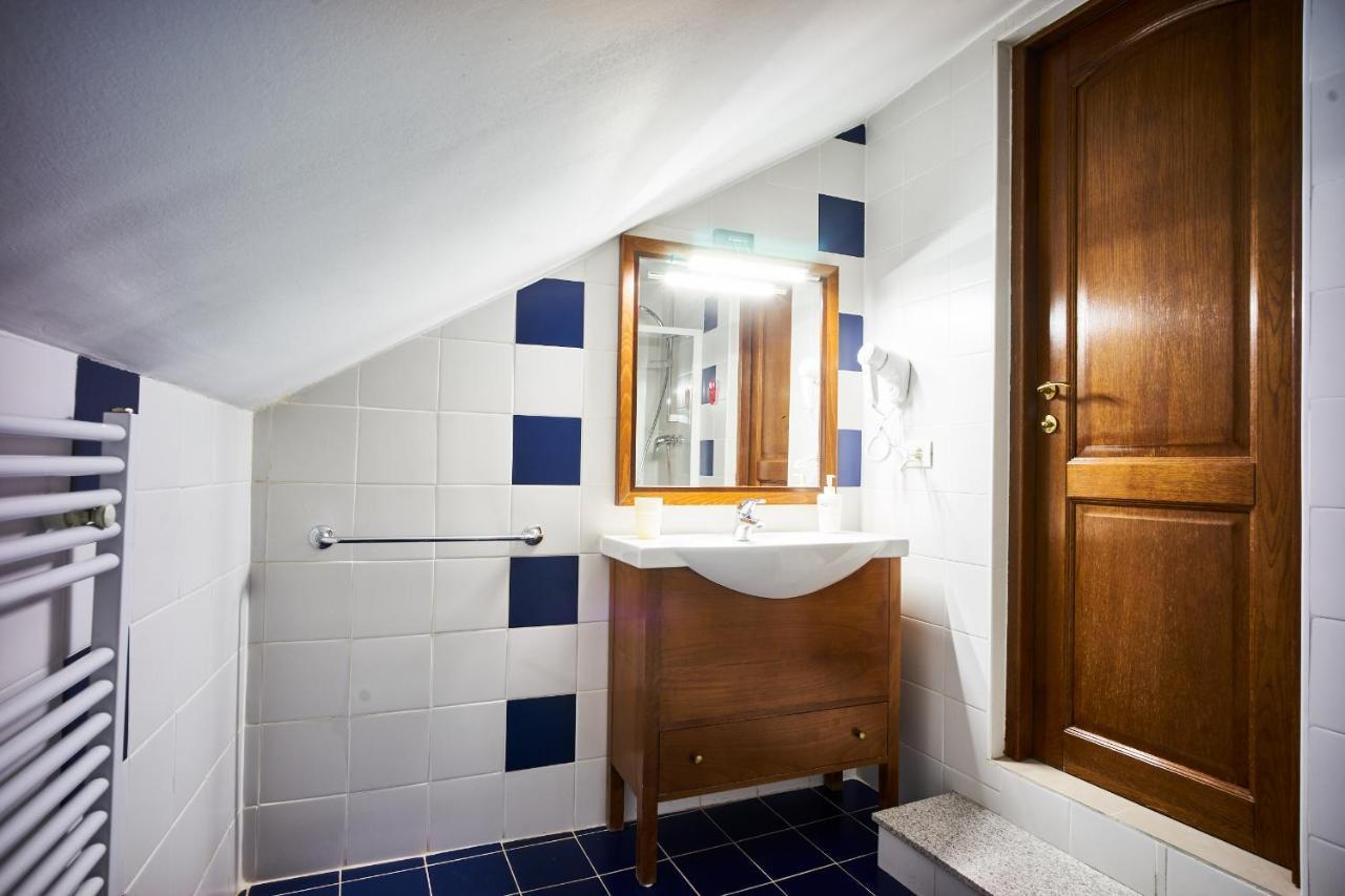 בוקרשט Cozy Attic Room VI מראה חיצוני תמונה